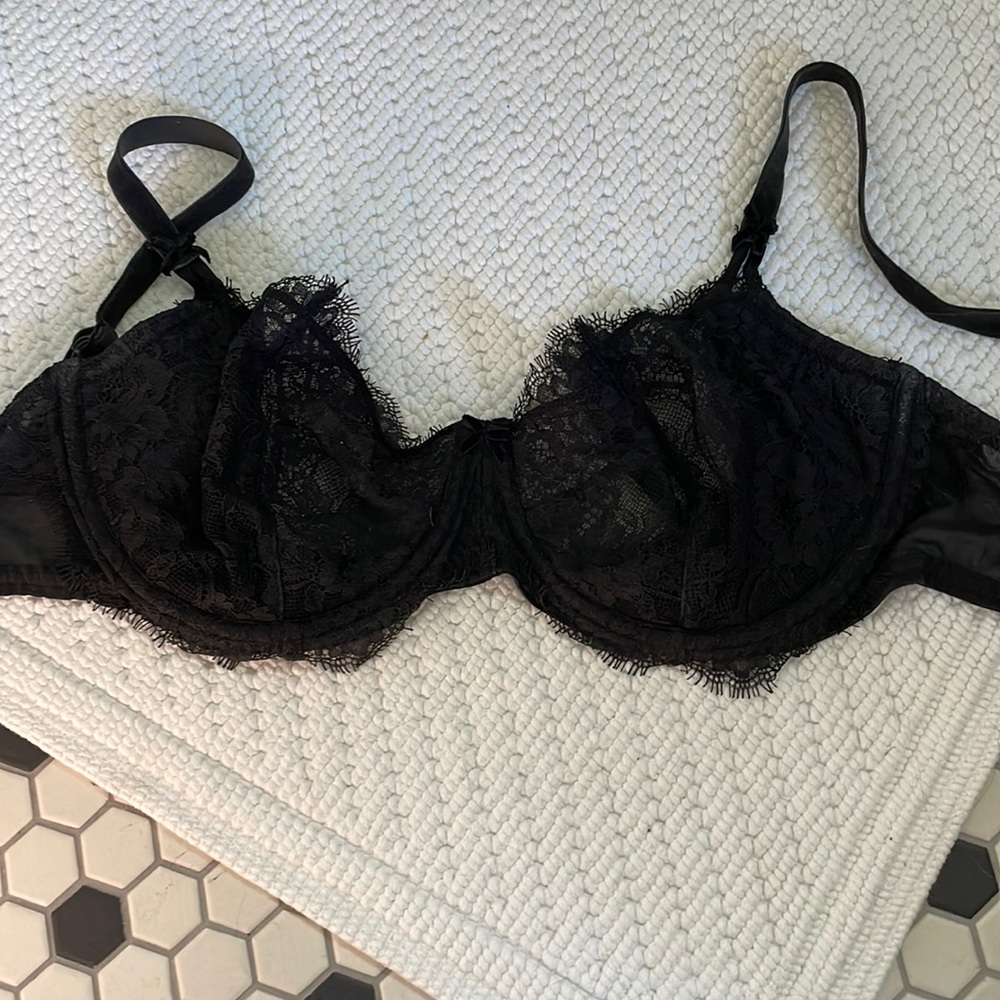 Black lacy bra
